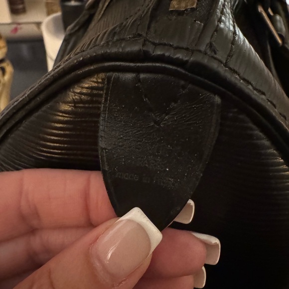 Louis Vuitton Black Epi speedy 25 - Picture 6 of 11